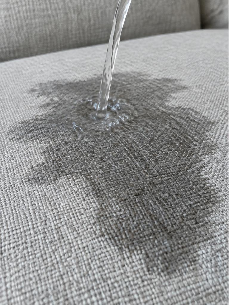 Tecido sem impermeabilização, com absorção de água